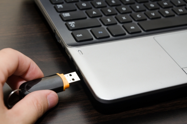 5 Reasons Why Your Business Needs Promotional Flash Drives